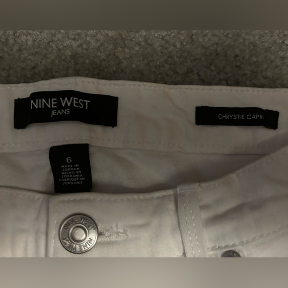 Nine West Women’s 6 Embroidered Jeans - Picture 2 of 2